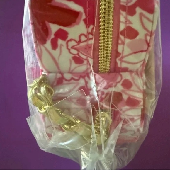 Lilly Pulitzer Heart-Shaped Pink Floral Women's Jewelry Case - Picture 7 of 7